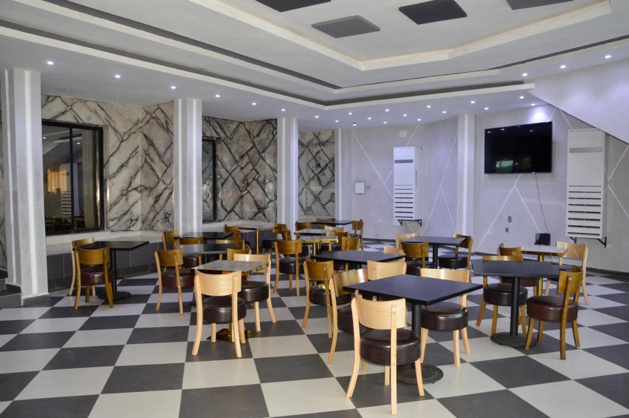 Hotel Vallee Des Princes Douala Exteriér fotografie